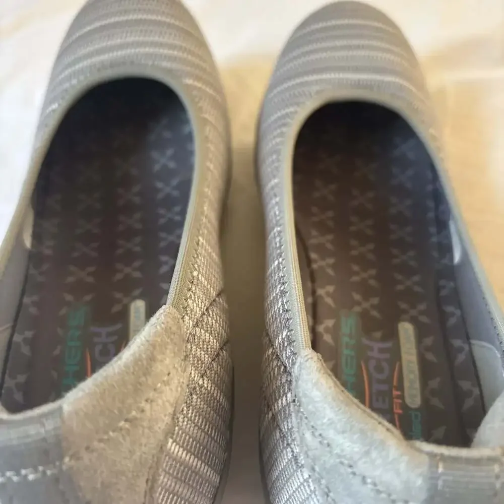 Skechers Strech Fit Air Cooled Memory Foam Gray Low Wedge Slip Ons Women's 9.5